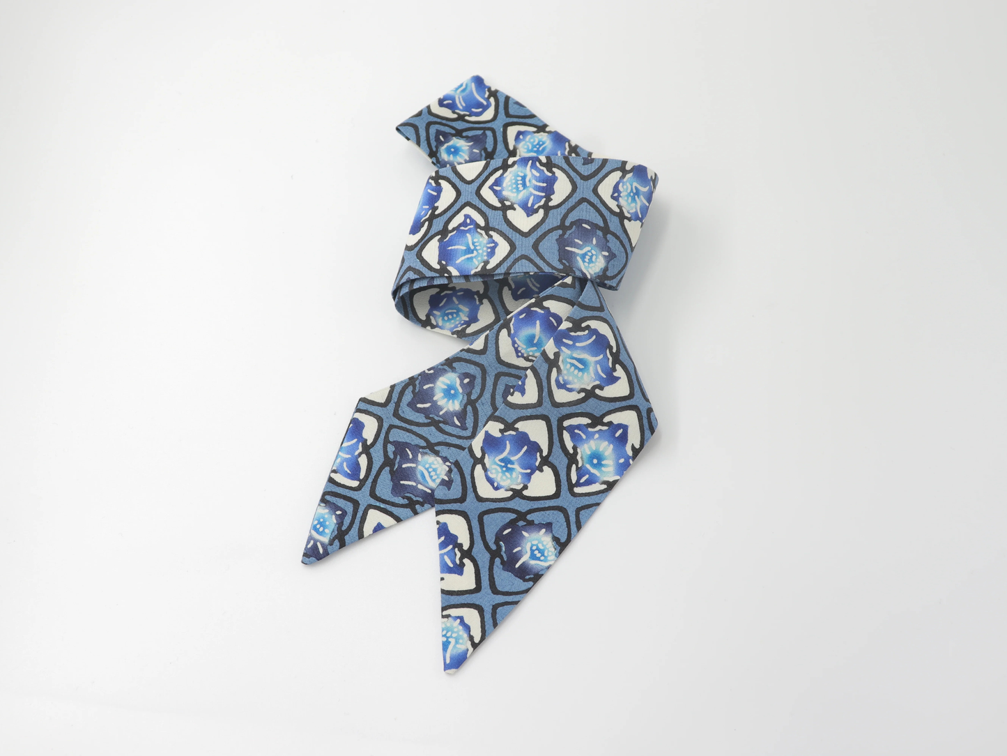 honbingata-bingata-scarf_bougainvillea_blue_yafuso_2